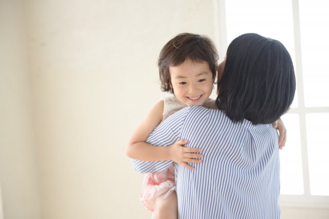 産後の不調に悩む女性